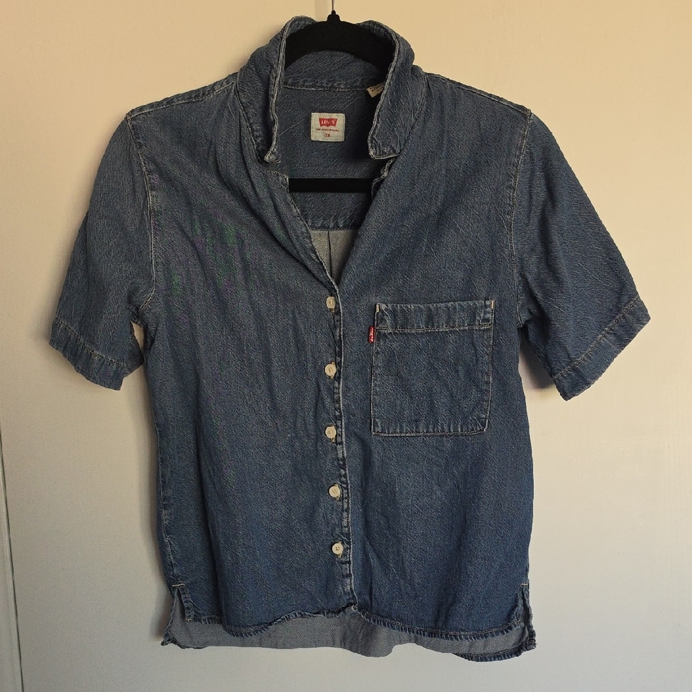 Levi's Women's Blue Short-Sleeve Denim Button-Up Shirt